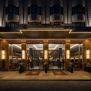 4* מלון Hilton Plaza